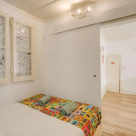 Bairro Alto Window - Cozy Spot In A Buzzing Locale شقة