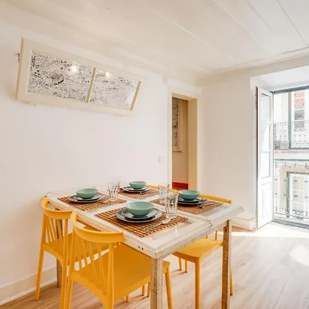 Bairro Alto Window - Cozy Spot In A Buzzing Locale דירה *
