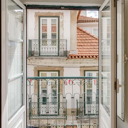 Bairro Alto Window - Cozy Spot In A Buzzing Locale דירה ליסבון