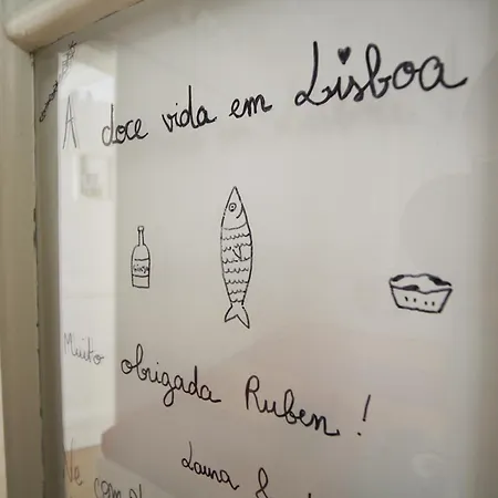 Bairro Alto Window - Cozy Spot In A Buzzing Locale דירה *